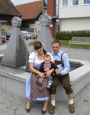 Hochzeitsfoto Daniela Breitenauer und Rudolf Mayr mit Alexander